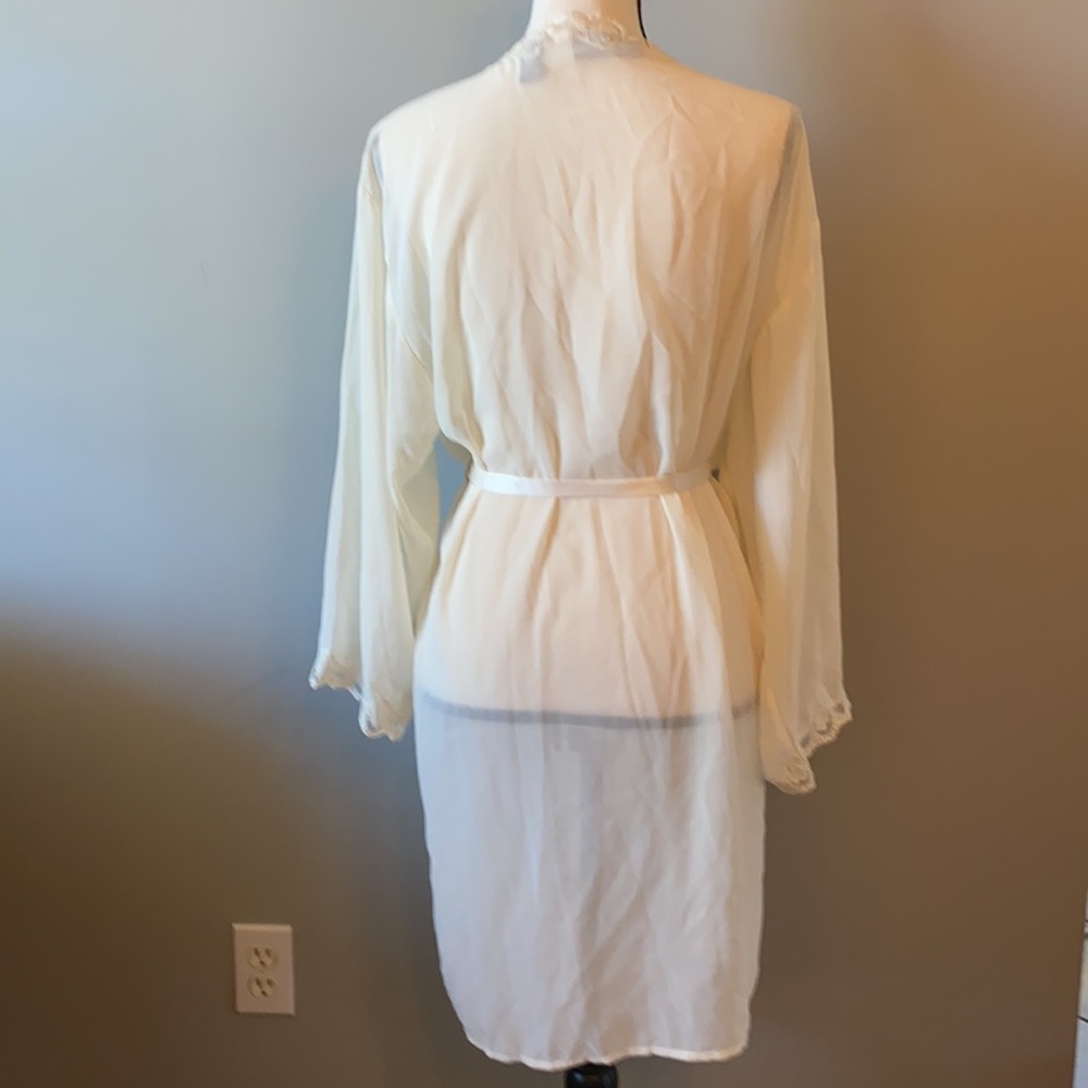 Valerie Stevens Intimate Robe - Picture 4 of 8